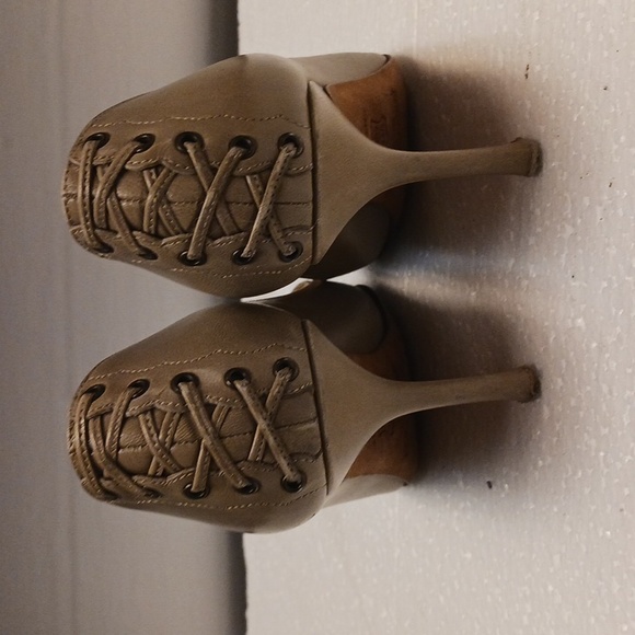 Jimmy Choo Beige Leather Pumps - Picture 3 of 10